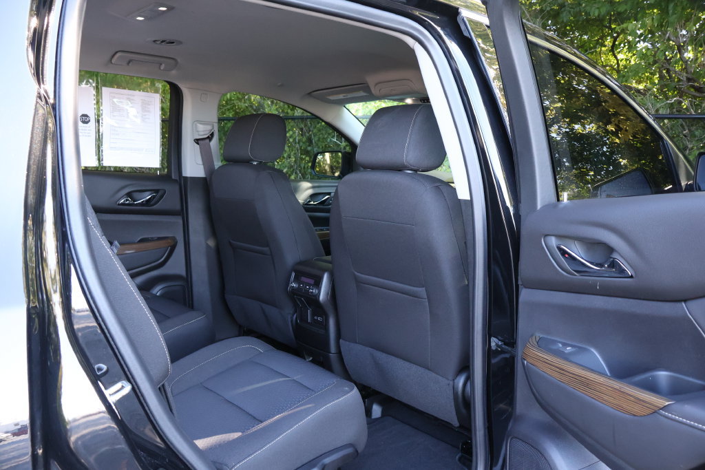 Certified 2023 GMC Acadia SLE w/ Driver Convenience Package FWD image 44