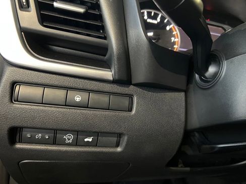 Used 2024 Nissan Rogue SV image 38