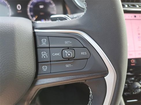 New 2025 Jeep Grand Cherokee Limited w/ Luxury Tech Group II image 21