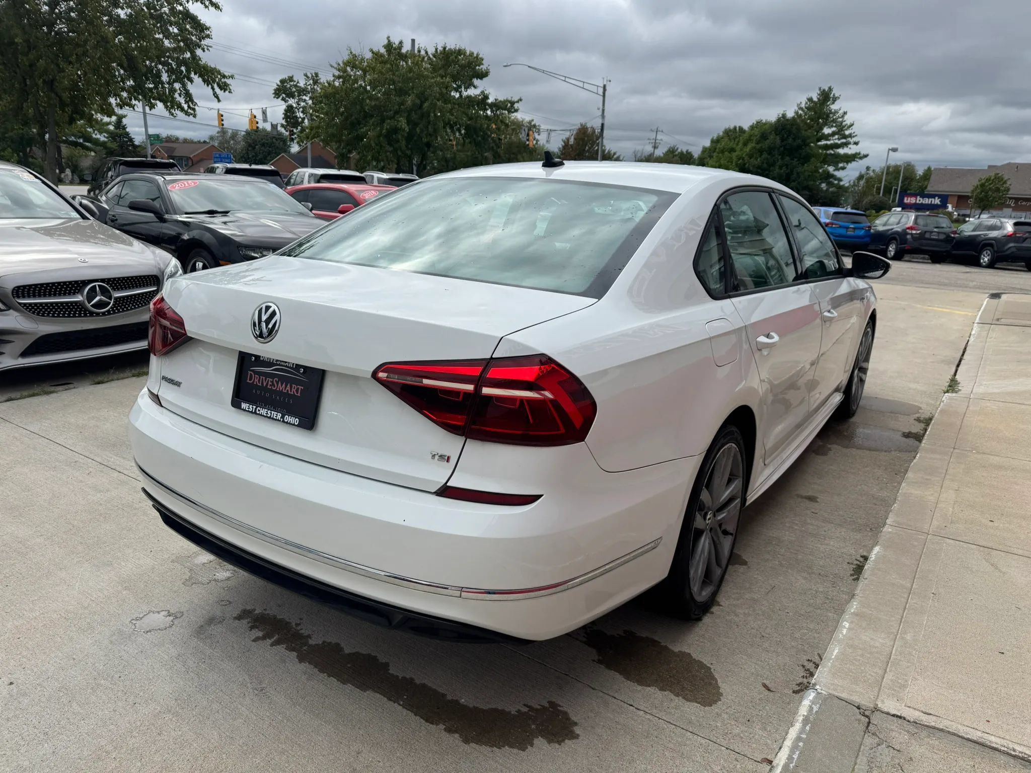 Used 2018 Volkswagen Passat 2.0T R-Line FWD image 4