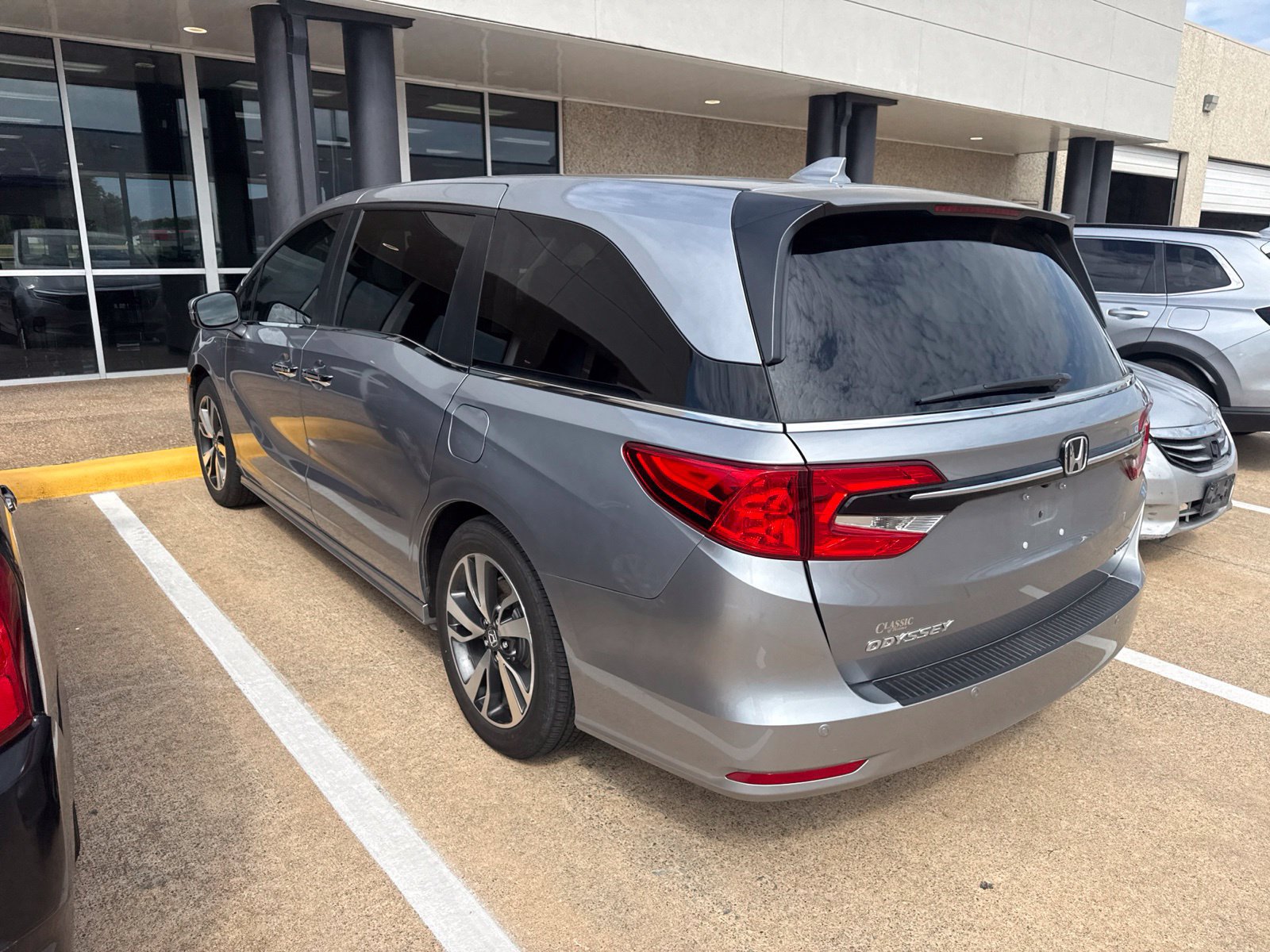 Used 2023 Honda Odyssey Touring image 5