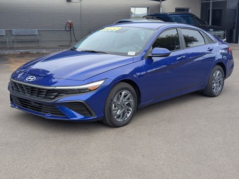 Certified 2025 Hyundai Elantra Blue image 5