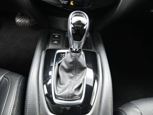 Used 2019 Nissan Rogue SL w/ Premium Package image 27