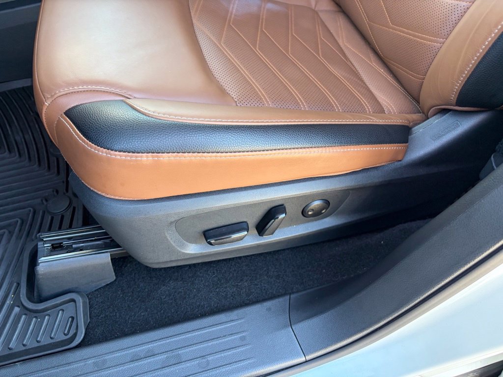 Used 2024 Nissan Pathfinder Platinum AWD/4WD image 14