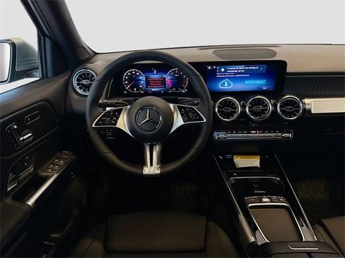 New 2025 Mercedes-Benz GLB 250 4MATIC image 5