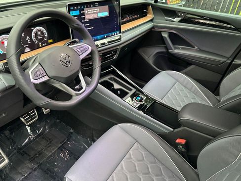 New 2026 Volkswagen Tiguan SEL R-Line AWD/4WD image 9