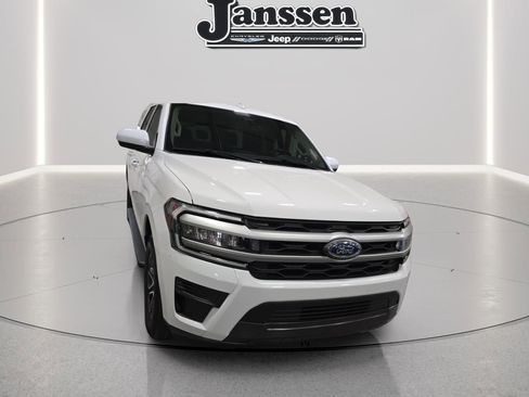 Used 2024 Ford Expedition Max XLT image 7