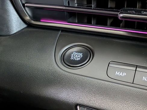 Used 2025 Hyundai Elantra SEL image 24