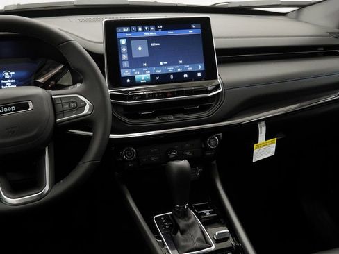 New 2026 Jeep Compass Latitude image 19