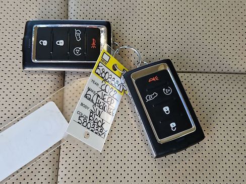 Used 2022 Jeep Grand Cherokee L Limited w/ Luxury Tech Group II image 36