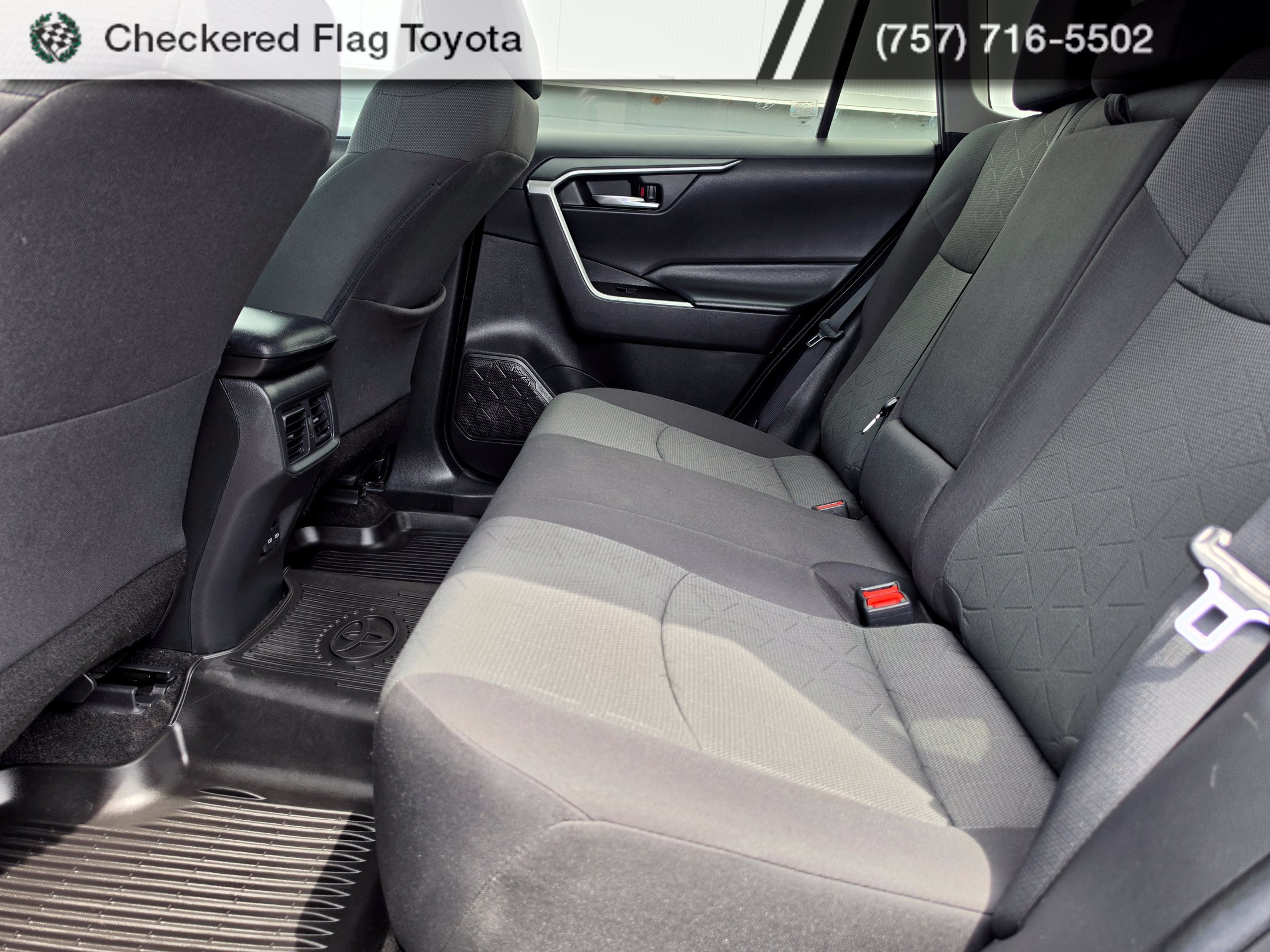 Used 2022 Toyota RAV4 XLE AWD/4WD image 27