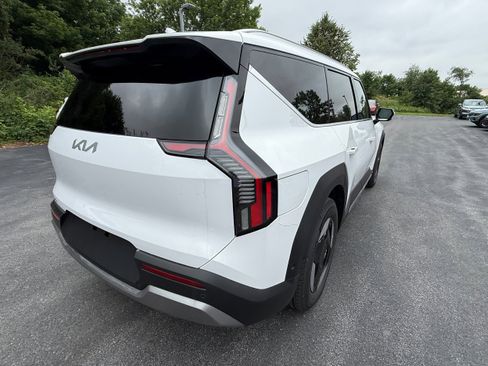 New 2026 Kia EV9 Wind image 5