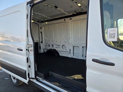 New 2026 Ford Transit 250 148 Medium Roof RWD image 9