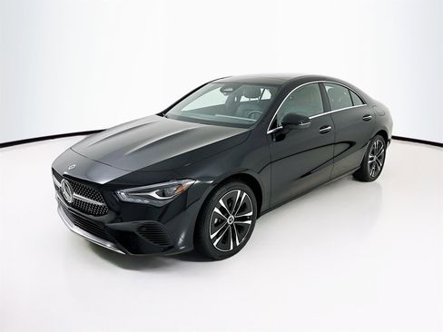 Used 2025 Mercedes-Benz CLA 250 image 3