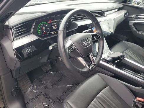 Used 2024 Audi Q8 e-tron Premium Plus w/ Premium Plus Package image 18