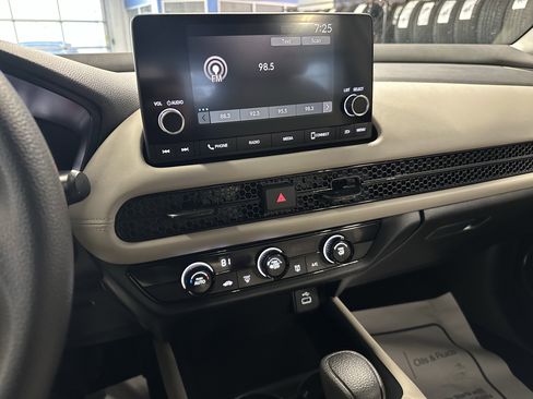 Used 2023 Honda HR-V LX image 11