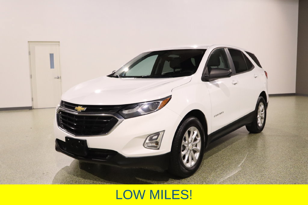 Used 2020 Chevrolet Equinox LS w/ LS Convenience Package FWD image 4