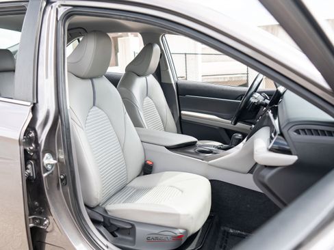 Used 2021 Toyota Camry SE FWD image 17