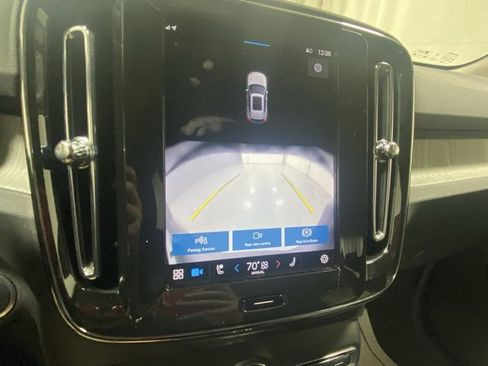 Used 2025 Volvo XC40 B5 Core image 25