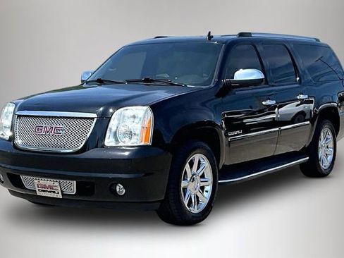 Used 2014 GMC Yukon XL Denali image 2