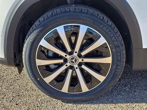 Used 2022 Mercedes-Benz GLB 250 w/ Premium Package Lite image 11