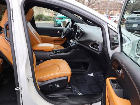 Used 2021 Chrysler Pacifica Pinnacle image 30