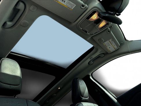 Used 2022 Jeep Cherokee Limited image 22