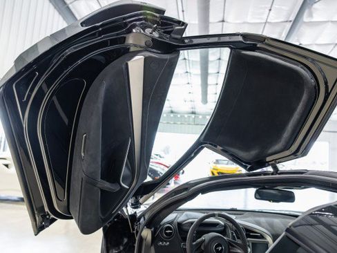 Used 2021 McLaren 720S Performance RWD image 32