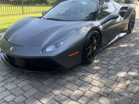 Used 2018 Ferrari 488 Spider RWD image 10