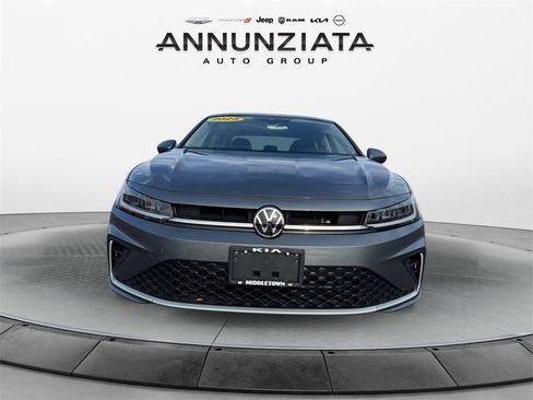 Used 2025 Volkswagen Jetta SE image 8