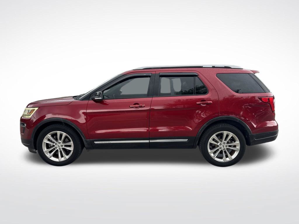 Used 2018 Ford Explorer XLT w/ Equipment Group 202A FWD image 8