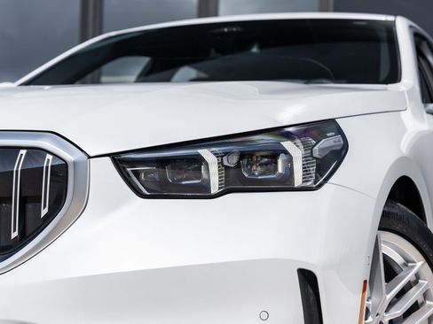 Used 2024 BMW 530i xDrive 530i xDrive image 11