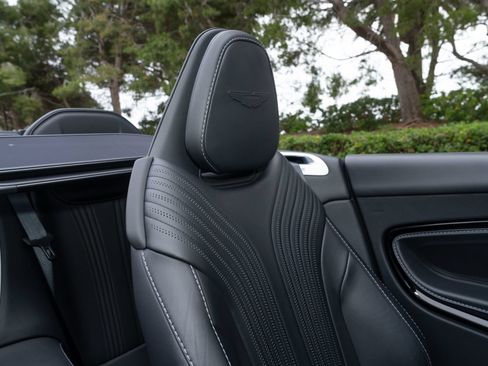 Used 2022 Aston Martin DB11 Volante RWD image 24