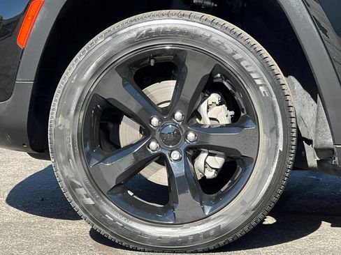 Used 2023 Jeep Grand Cherokee Altitude AWD/4WD image 26