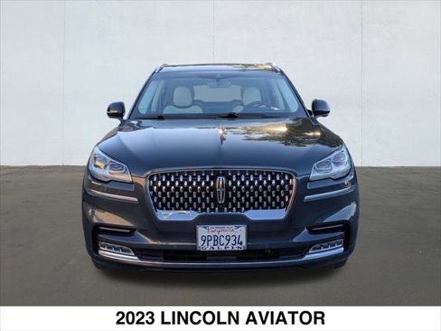 Used 2023 Lincoln Aviator Black Label w/ Class IV Trailer Tow Package image 9