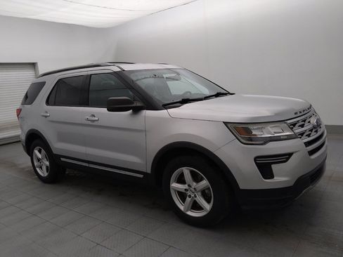 Used 2019 Ford Explorer XLT image 11