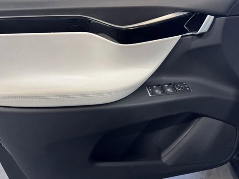 Used 2017 Tesla Model X 90D image 12