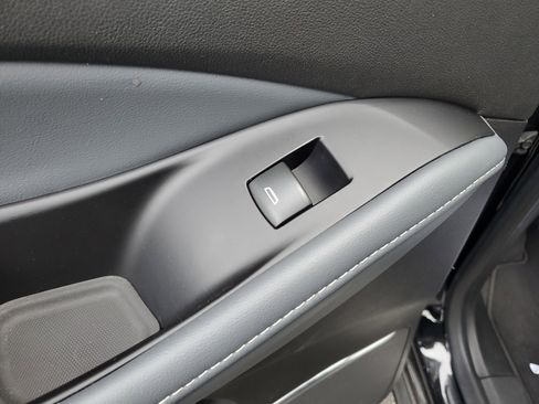 Used 2019 Buick Enclave Essence w/ LPO, Sport Appearance Package image 37