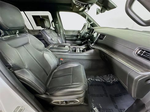 Used 2022 Jeep Wagoneer Series III w/ Premium Group I image 11