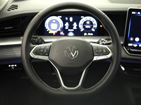 New 2026 Volkswagen Tiguan SE image 13