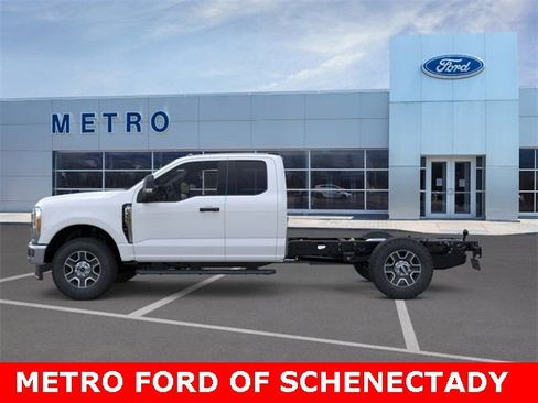 New 2025 Ford F350 XLT w/ XLT Value Package image 4