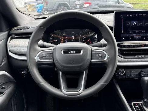 Used 2024 Jeep Compass Latitude AWD/4WD image 9