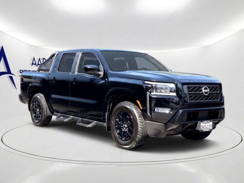 Used 2023 Nissan Frontier SV w/ Midnight Edition Package RWD image 3