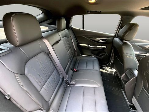 Used 2025 Buick Envista Avenir FWD image 19