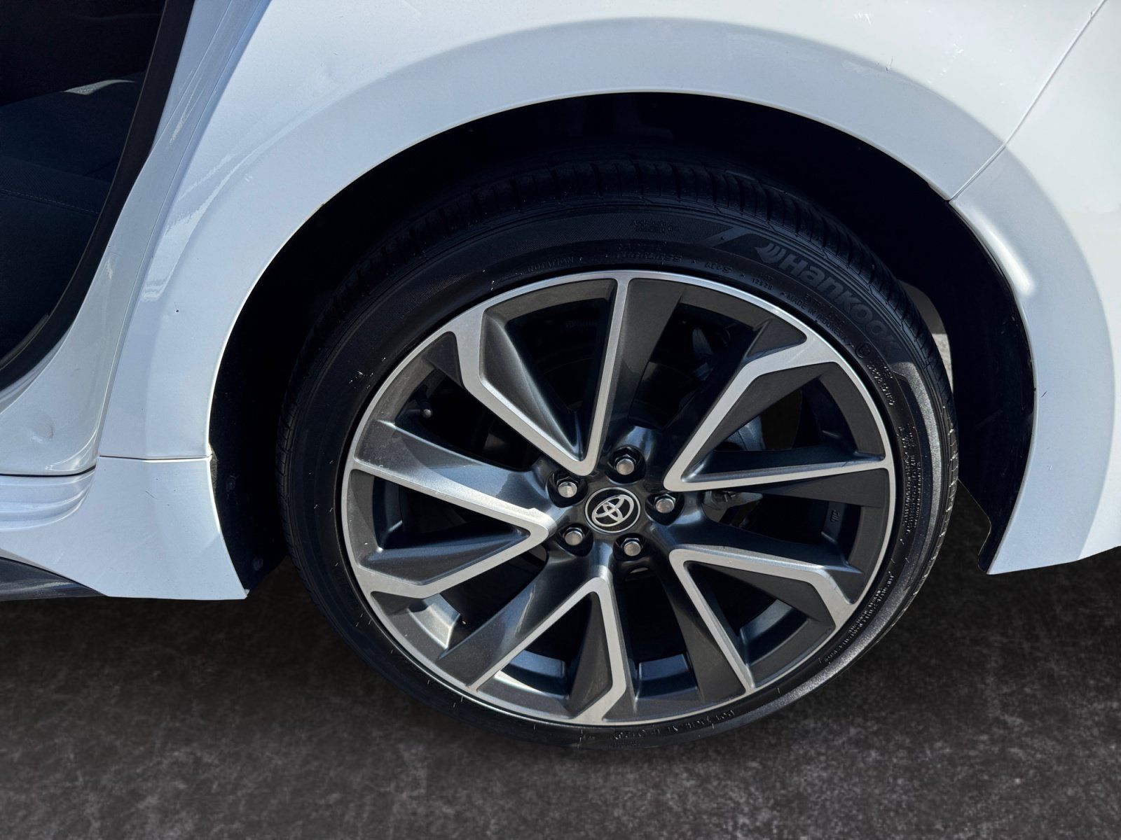 Used 2021 Toyota Corolla SE w/ Carpet Mat Package (TMS) FWD image 14