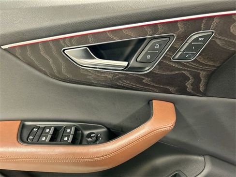 Used 2022 Audi Q8 Prestige w/ Prestige Package image 11