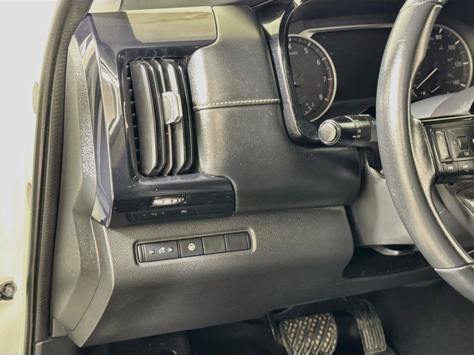 Used 2022 Nissan Pathfinder SV FWD image 8