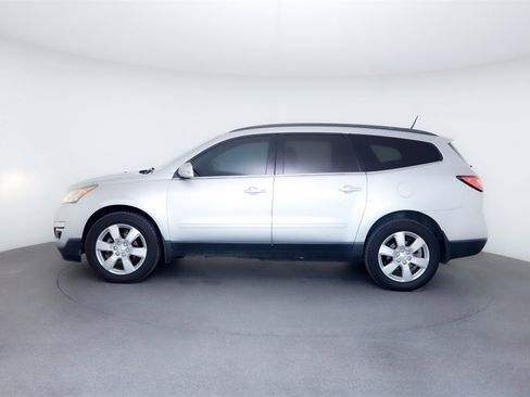 Used 2017 Chevrolet Traverse LT w/ Style and Technology Package image 2