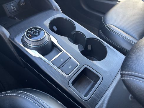 Certified 2025 Ford Escape Platinum AWD/4WD image 24