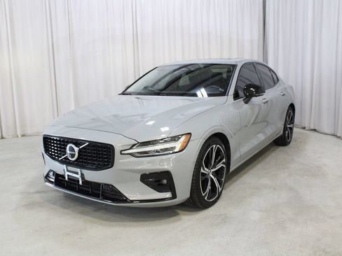 Used 2024 Volvo S60 B5 Plus FWD image 35